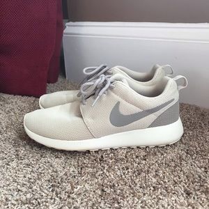 Women’s Nike shoes